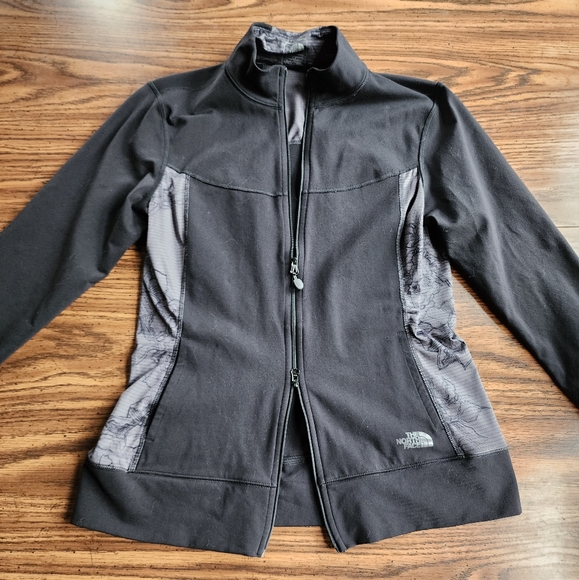 The North Face VaporWick Athletic Jacket - Picture 3 of 12